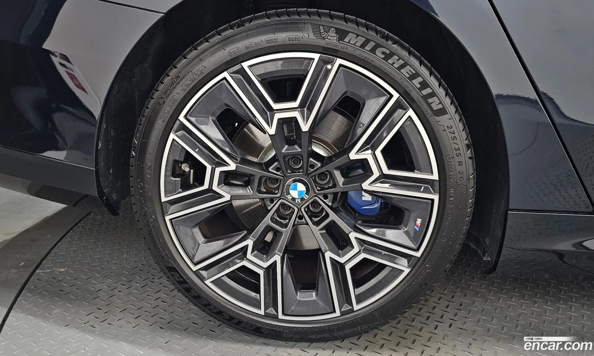 BMW 5 Series 2025 WBA81FJ09SCV15689 — 38