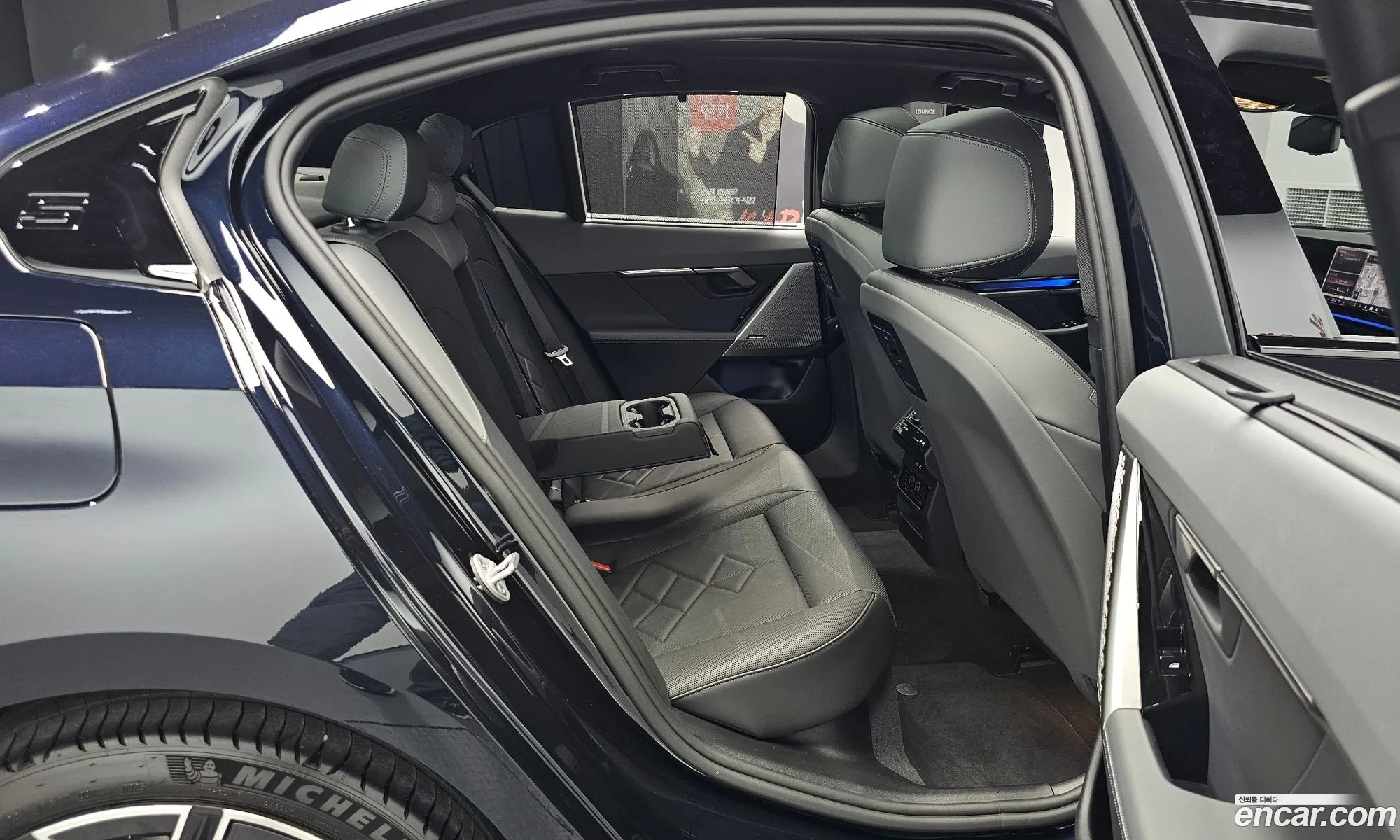 BMW 5 Series 2025 WBA81FJ09SCV15689 — 27