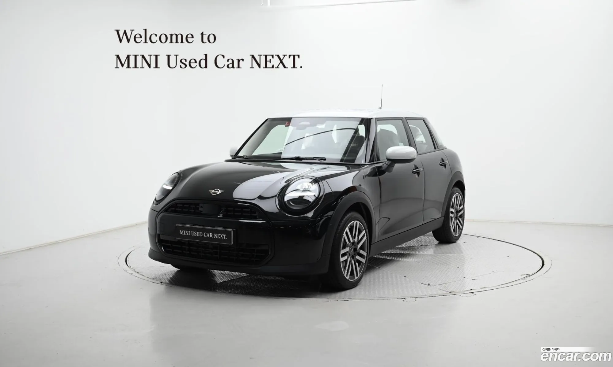 Mini Cooper C 2026 WMW61GD07T2Y22746 — 17