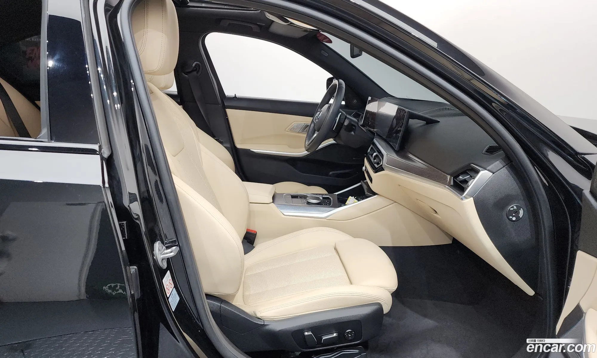 BMW 3 Series 2024 WBA61FS03RFS36527 — 26