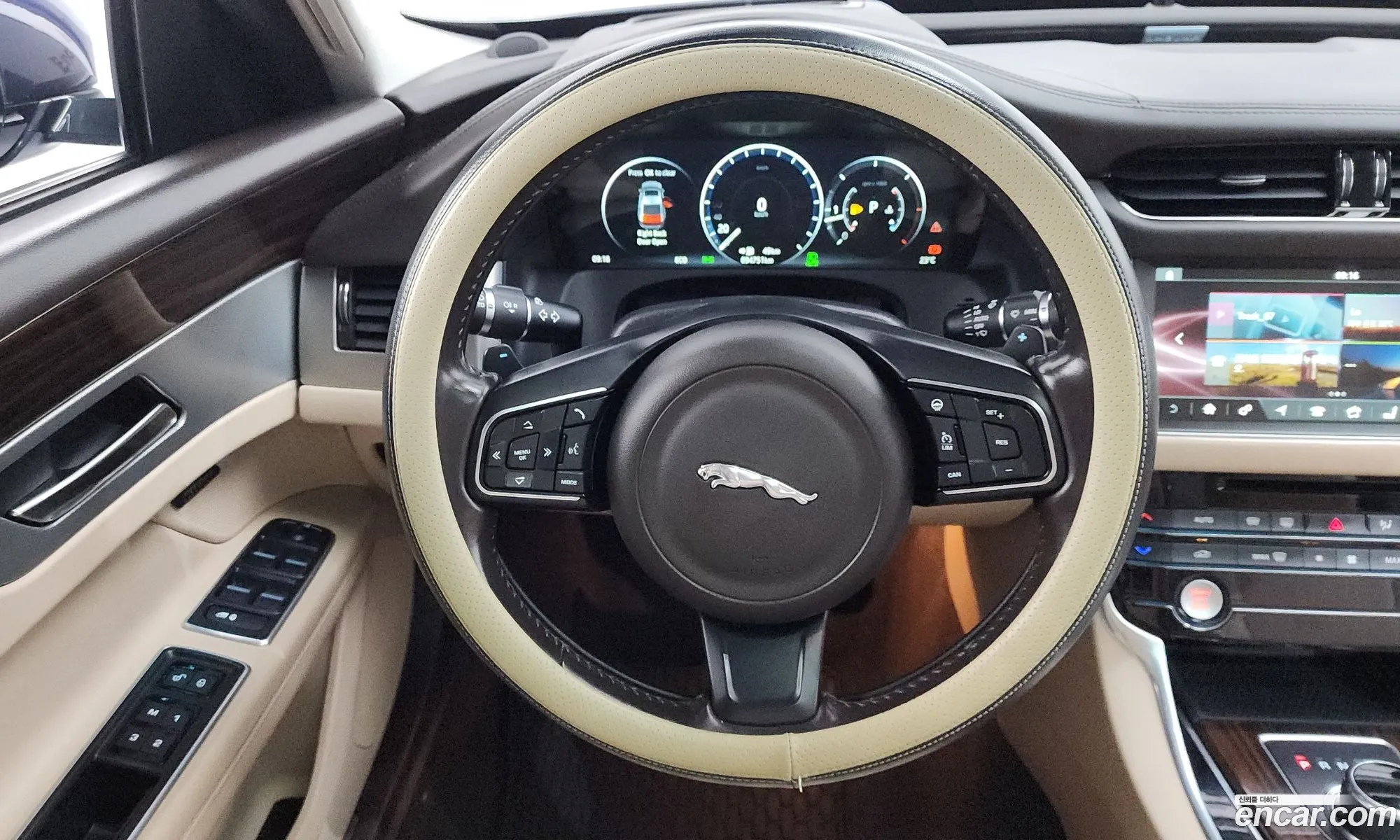 Jaguar XF 2016 SAJBB4BN4HCY43035 — 17