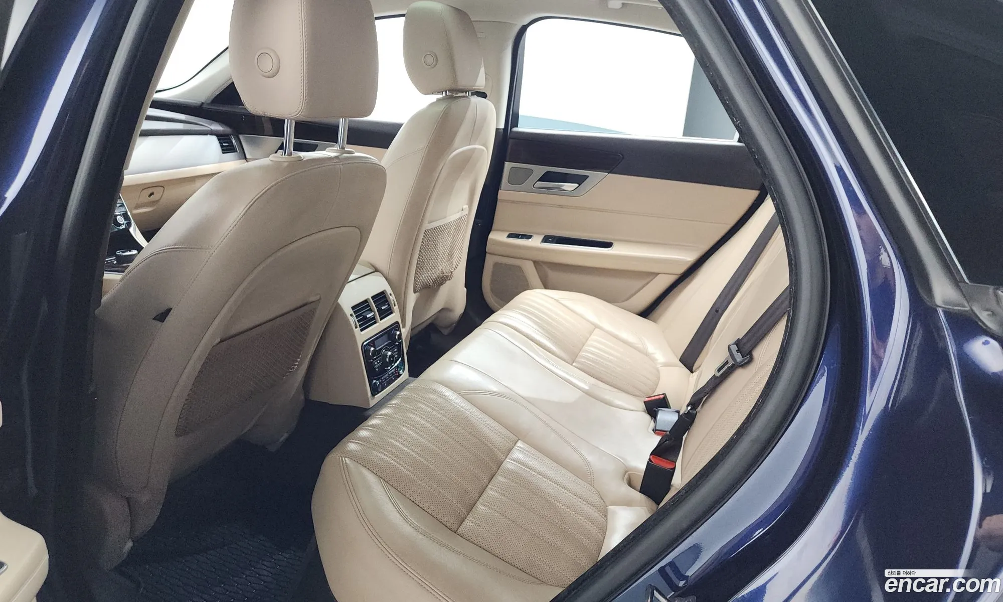 Jaguar XF 2016 SAJBB4BN4HCY43035 — 8