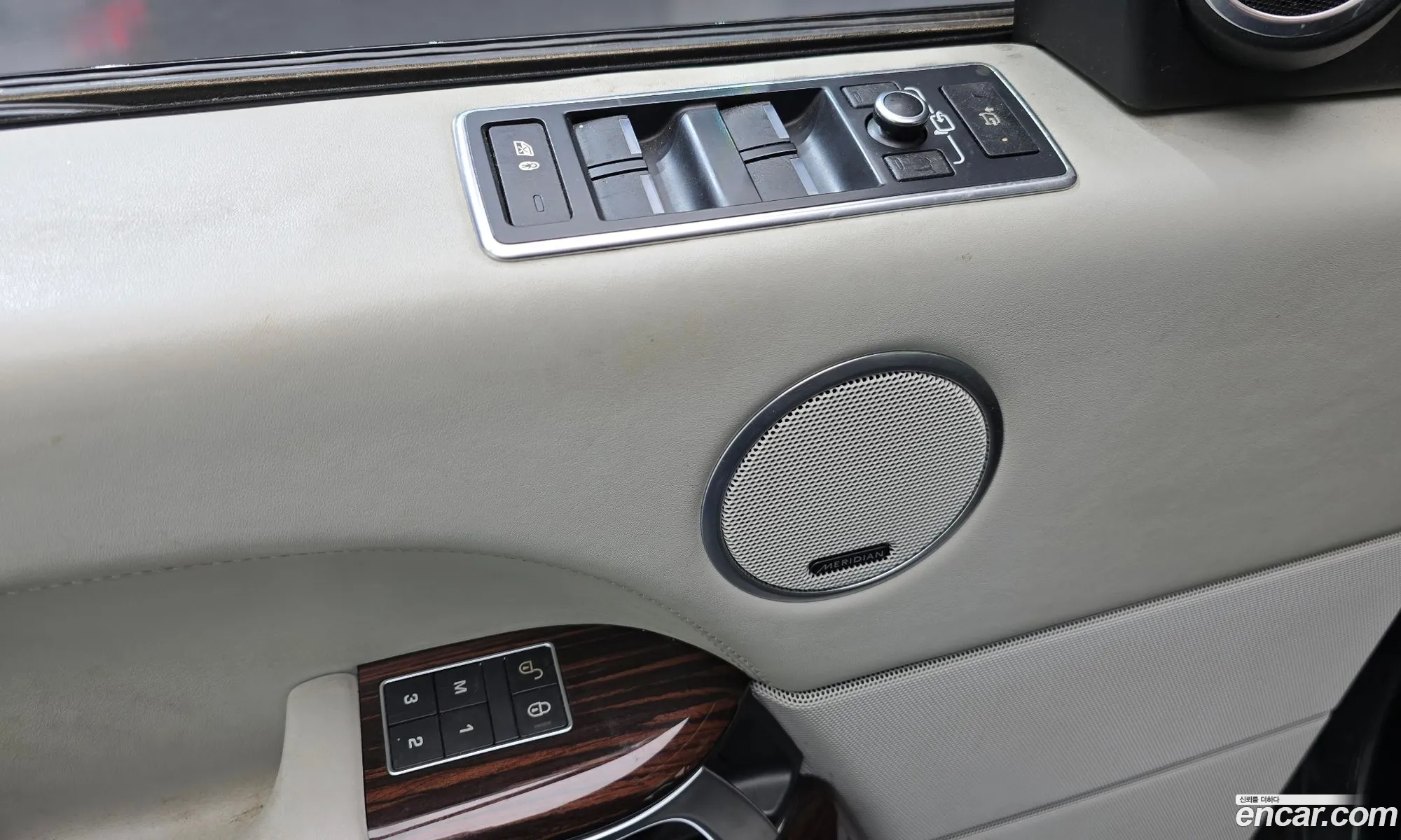 Land Rover Range Rover 2014 SALGA2JF1EA170016 — 19