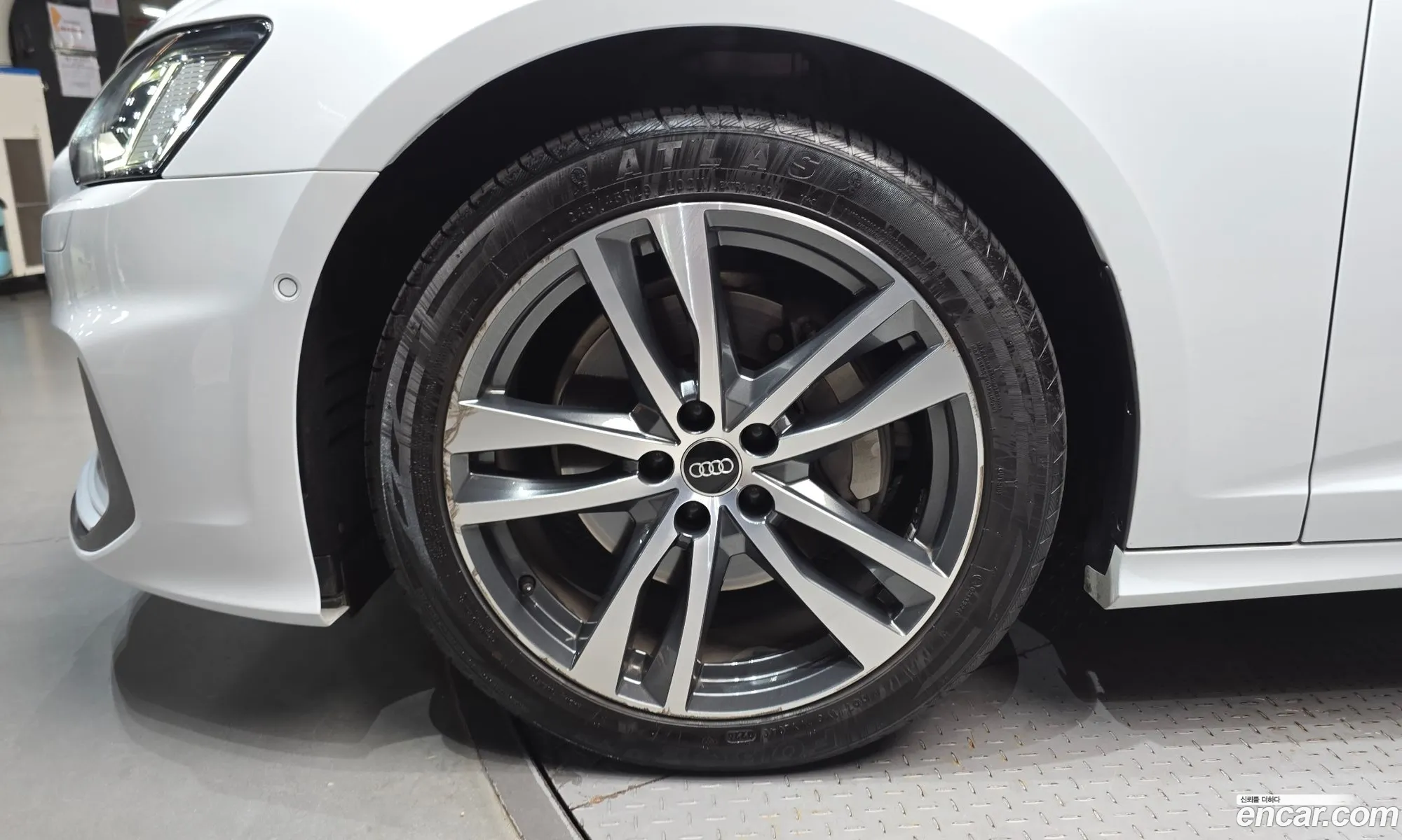 Audi A6 2022 WAUZZZF27NN050072 — 12