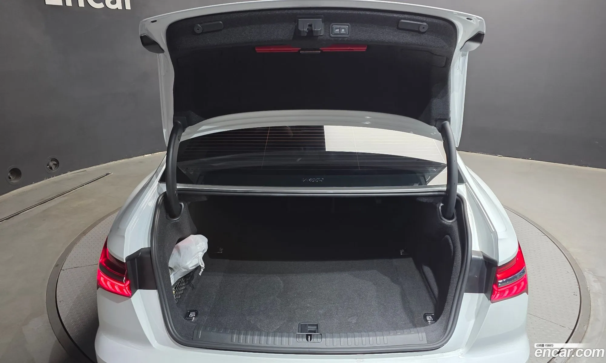 Audi A6 2022 WAUZZZF27NN050072 — 2
