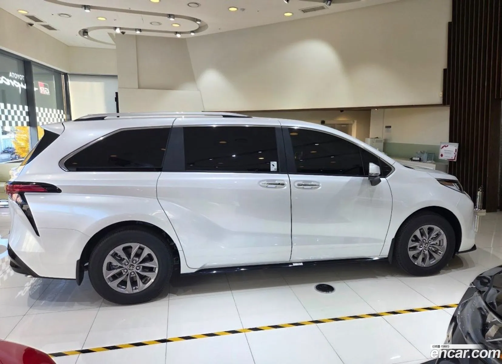 Toyota Sienna 2025 — 5