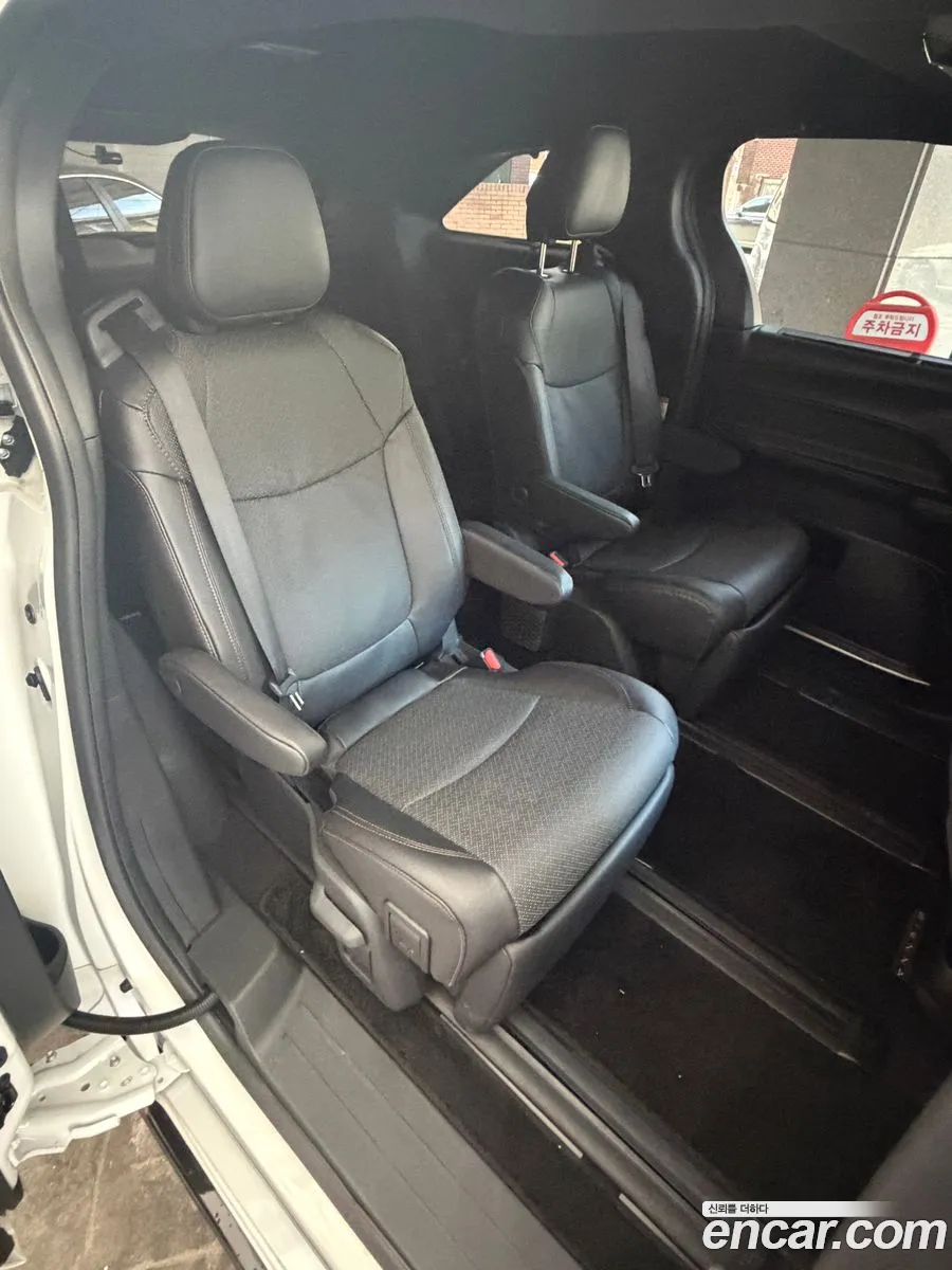 Toyota Sienna 2025 — 6