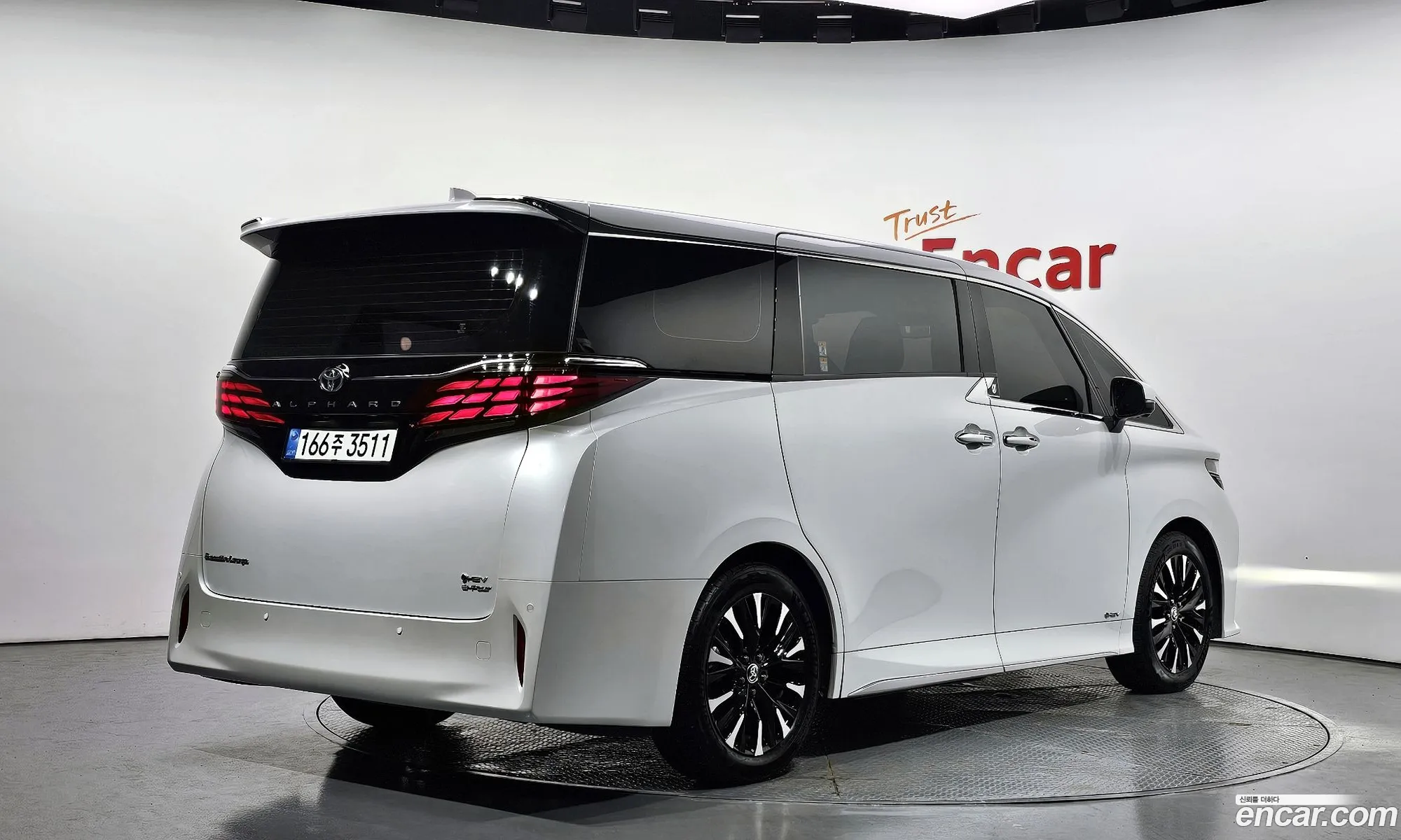 Toyota Alphard 2025 — 2