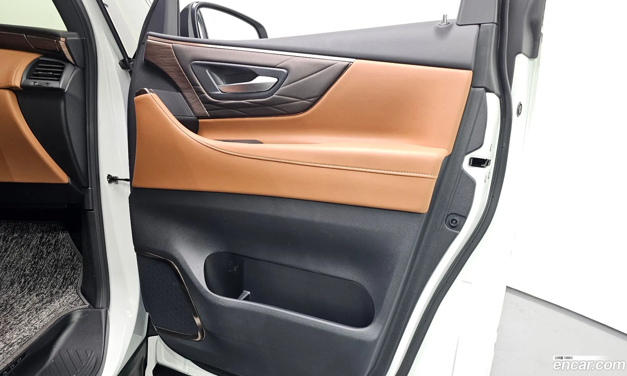 Toyota Alphard 2025 — 20