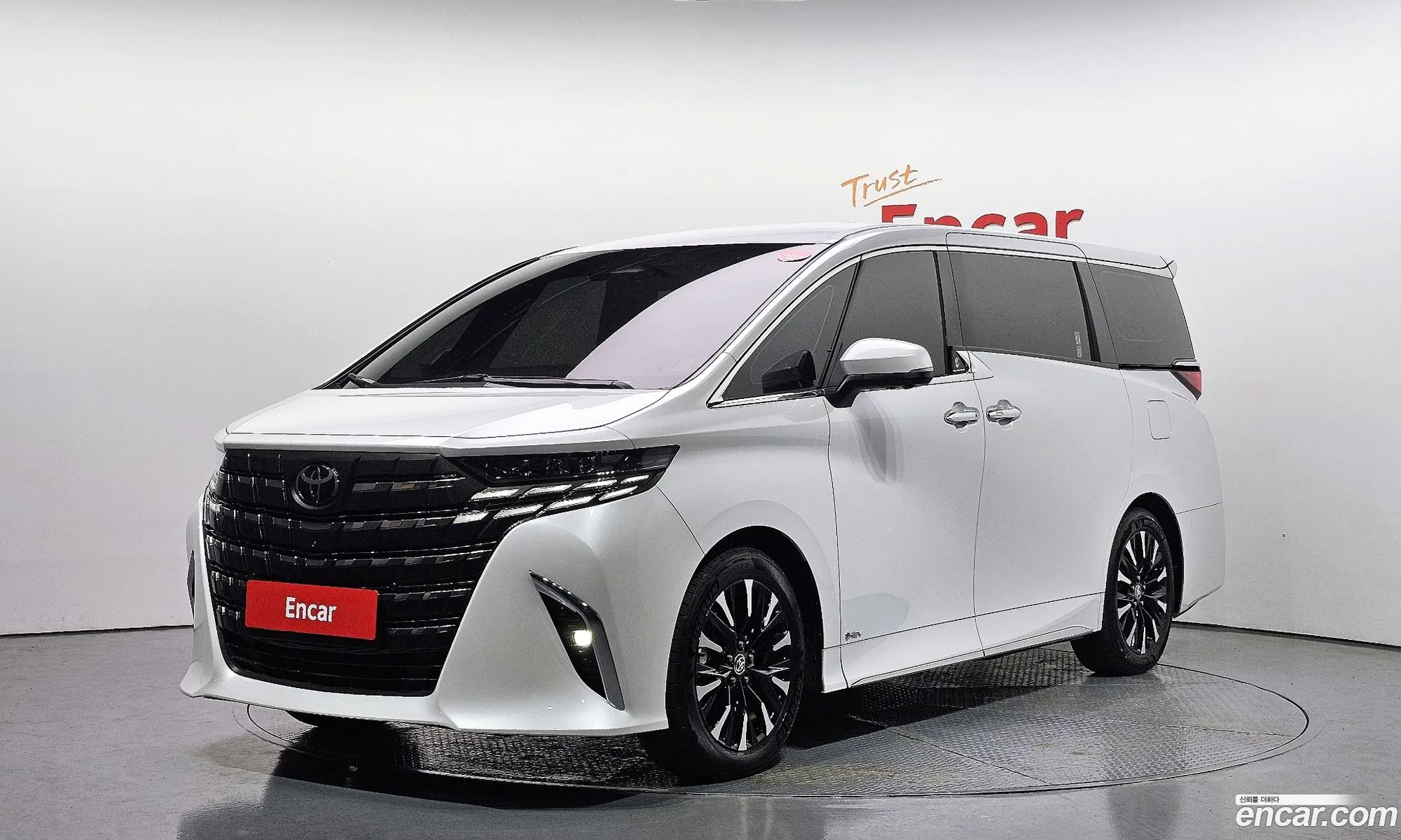 Toyota Alphard 2025 — 4