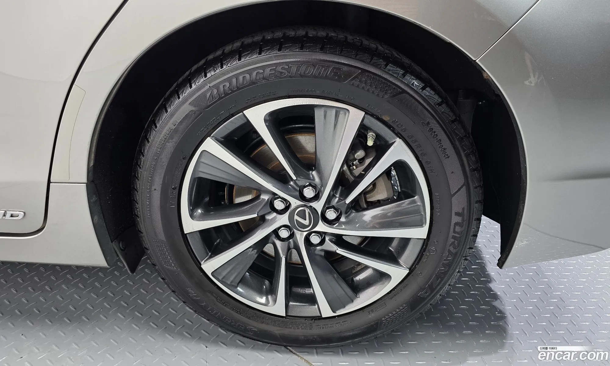 Lexus CT200h 2017 JTHKD5BHXJ2317513 — 28