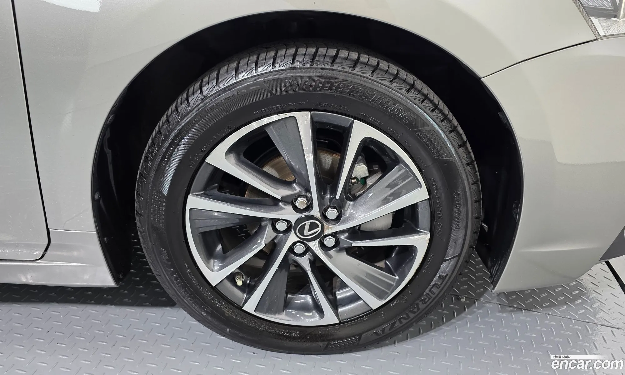 Lexus CT200h 2017 JTHKD5BHXJ2317513 — 32