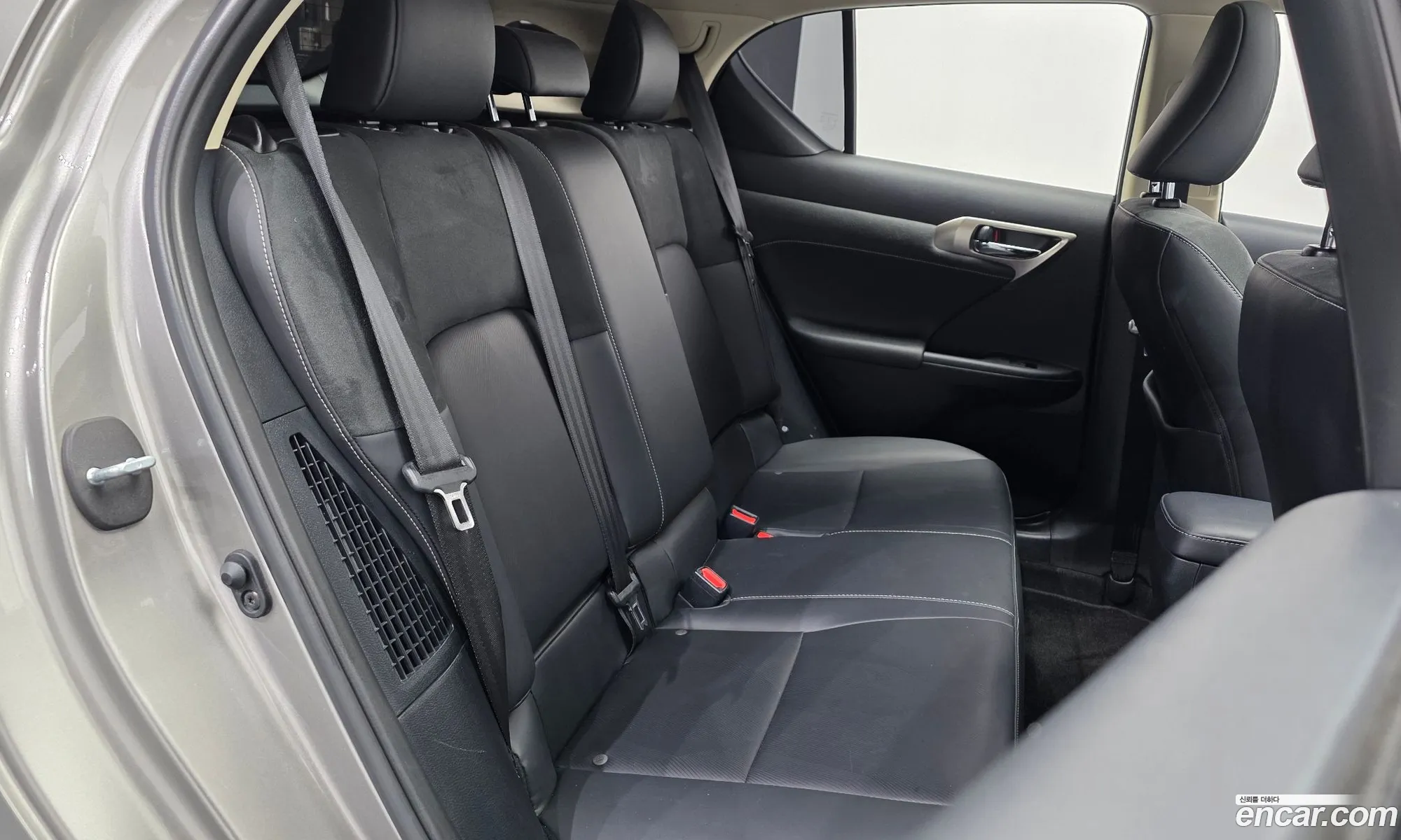 Lexus CT200h 2017 JTHKD5BHXJ2317513 — 34