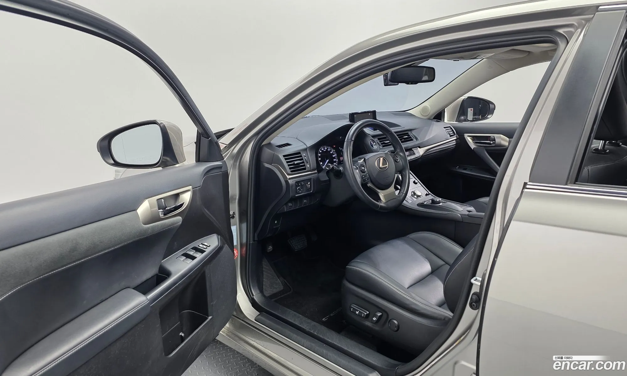 Lexus CT200h 2017 JTHKD5BHXJ2317513 — 9