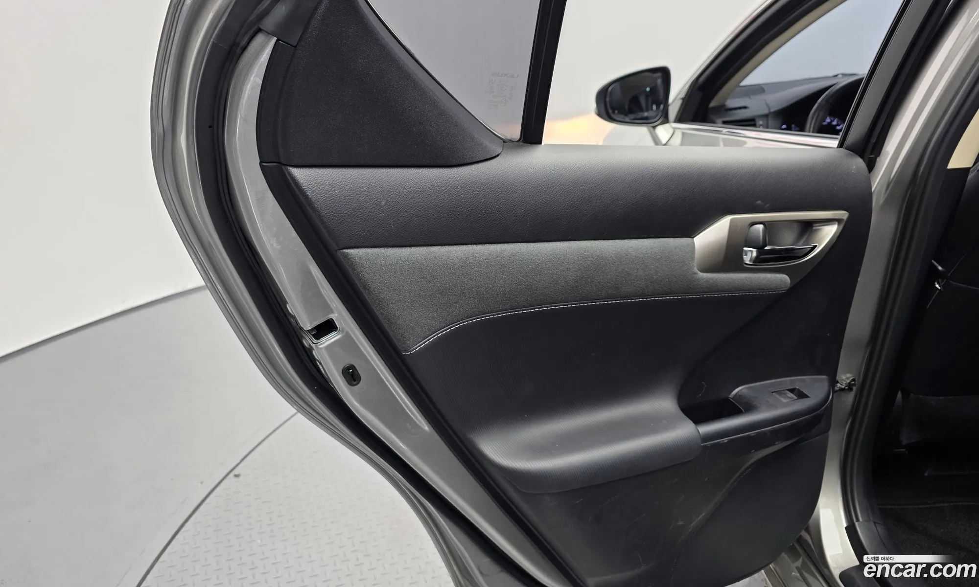 Lexus CT200h 2017 JTHKD5BHXJ2317513 — 7