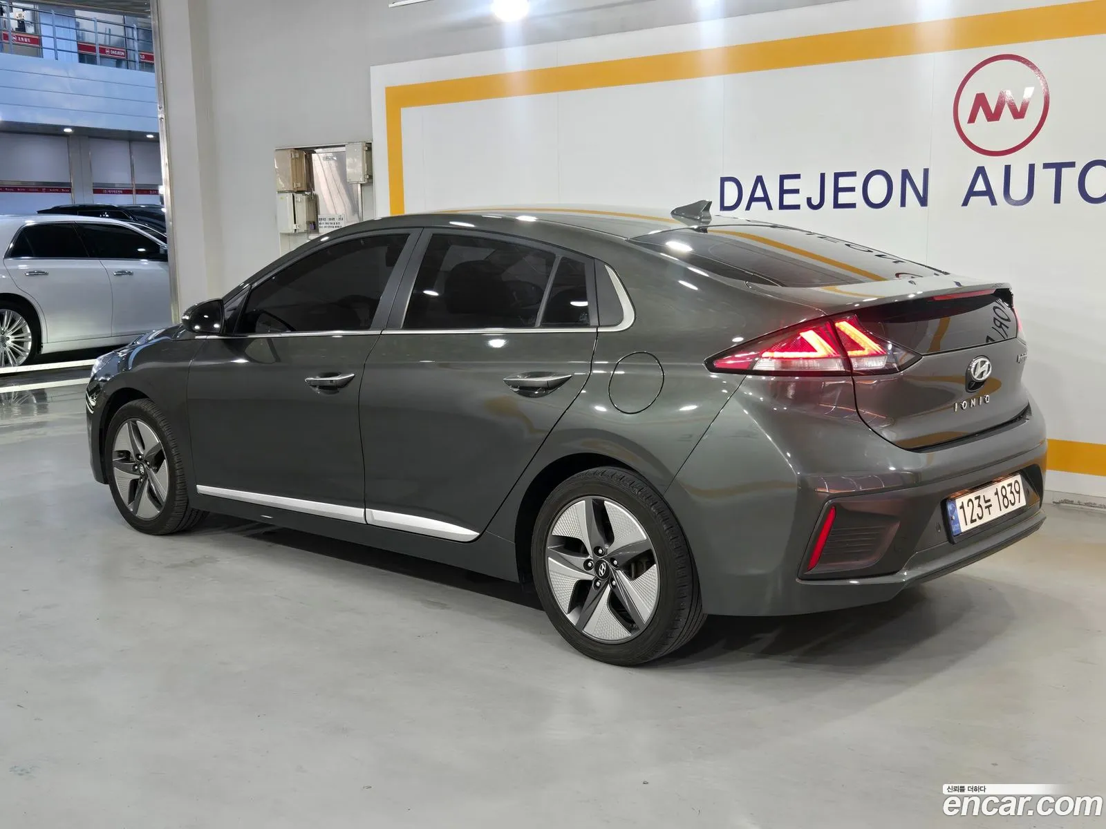Hyundai Ioniq Hybrid 2020 — 3