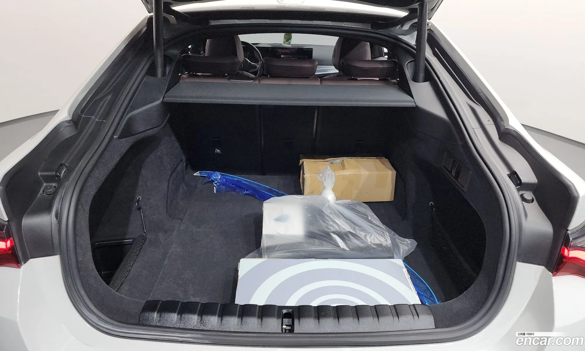 BMW i4 2023 WBY71AW09PFP31296 — 18