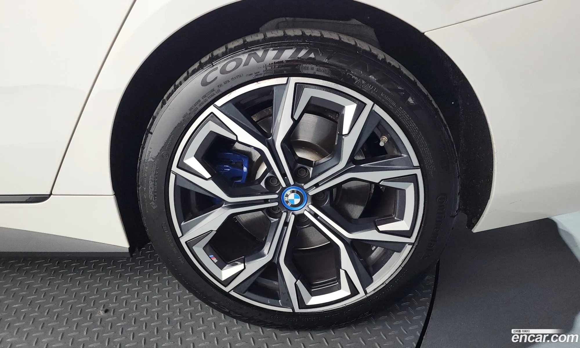 BMW i4 2023 WBY71AW09PFP31296 — 19