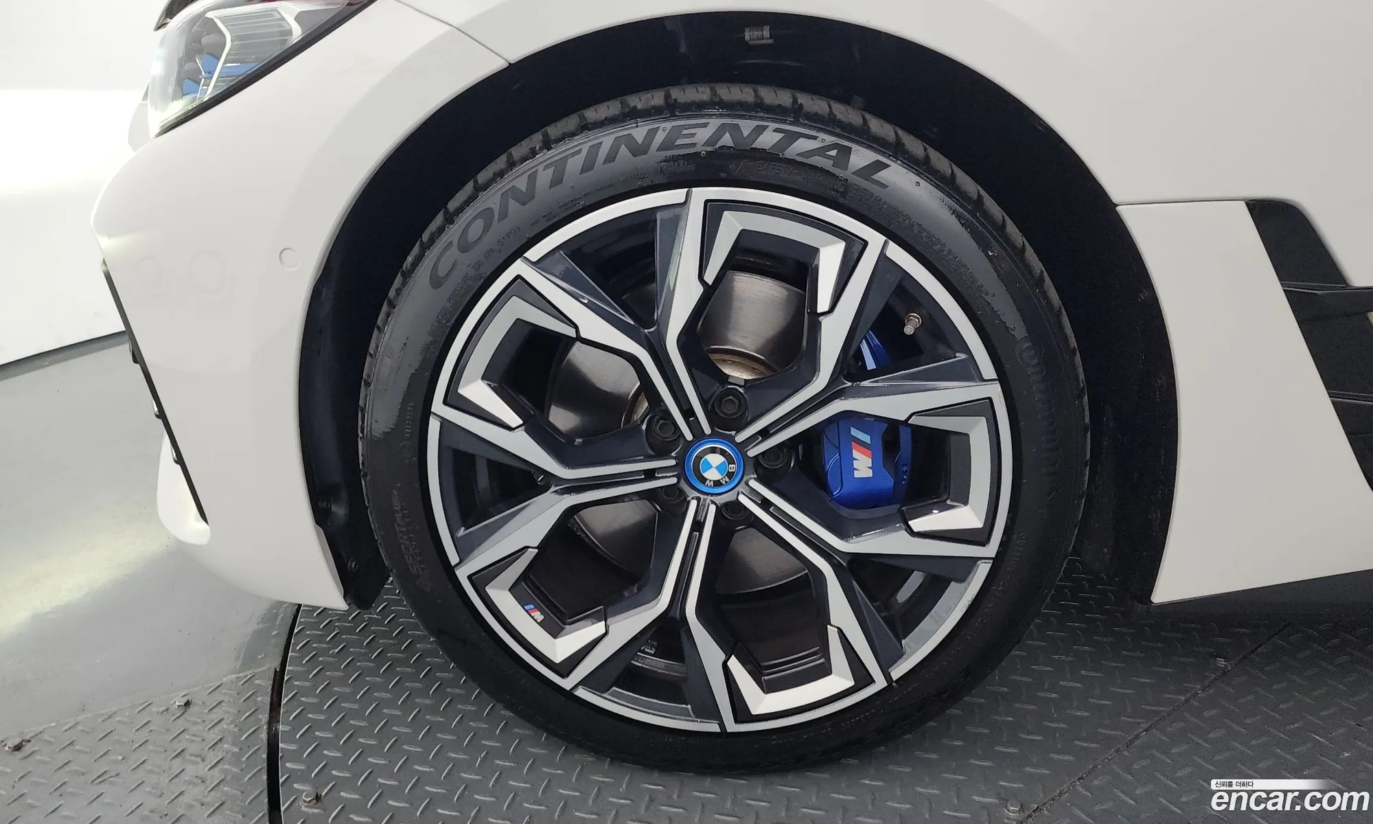 BMW i4 2023 WBY71AW09PFP31296 — 24