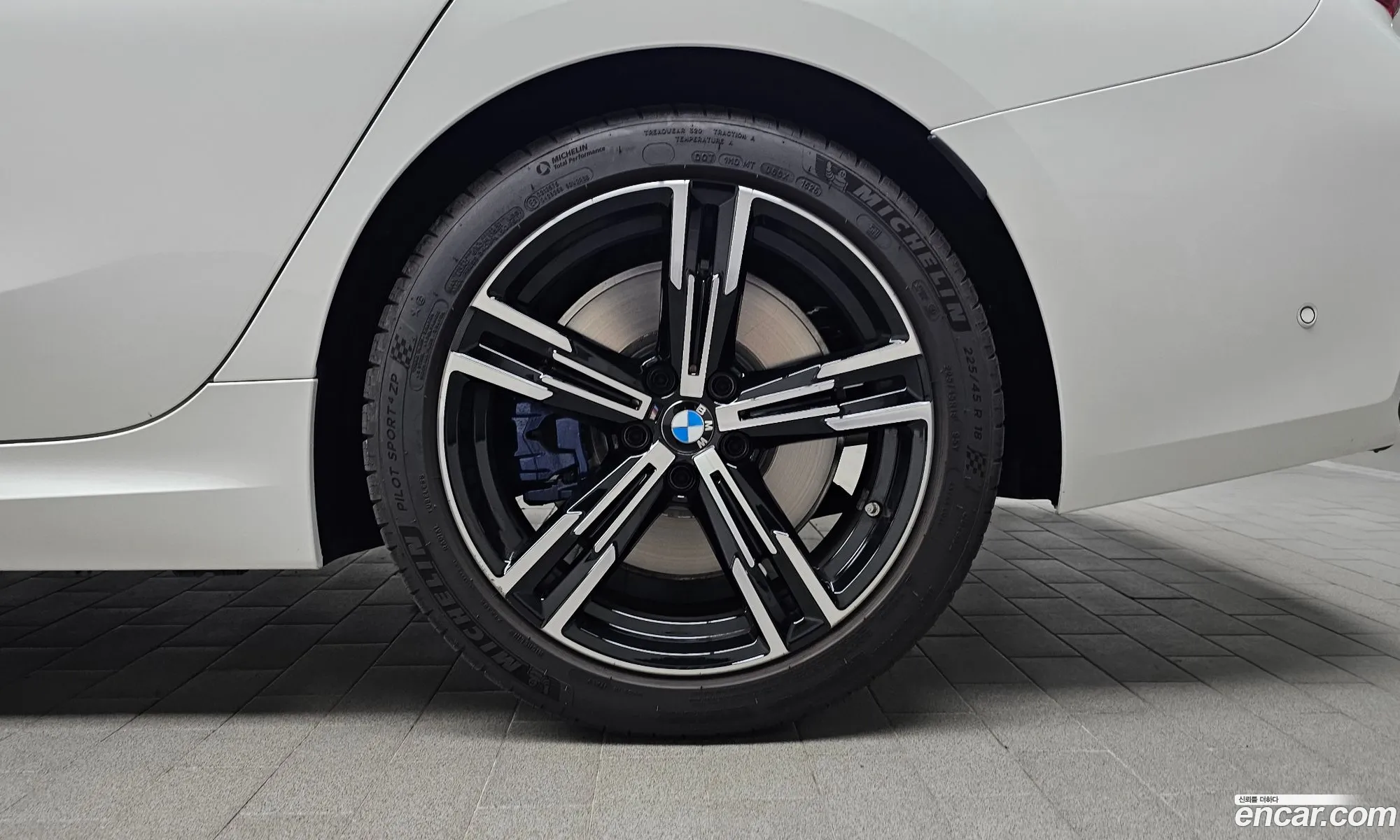 BMW 3 Series 2025 WBA11FF03TFV48892 — 31