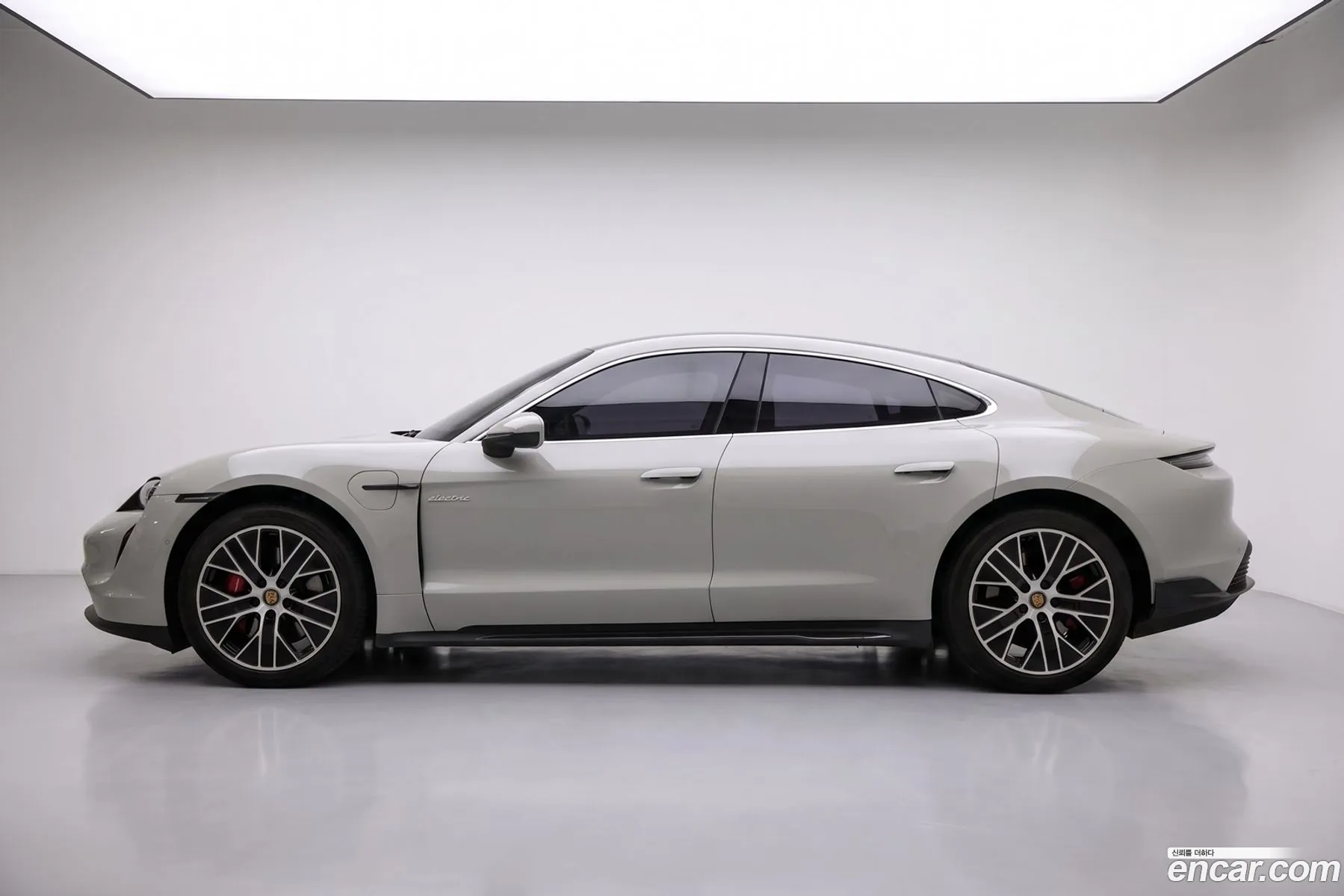 Porsche Taycan 2021 — 18
