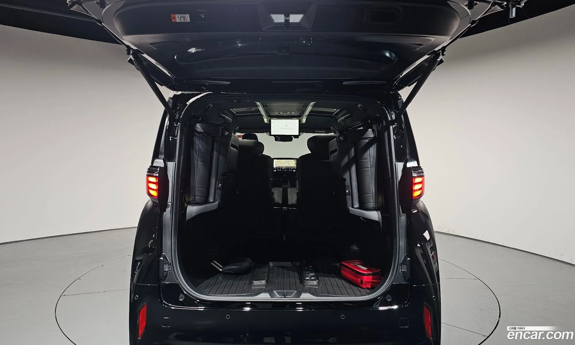 Toyota Alphard 2025 — 18