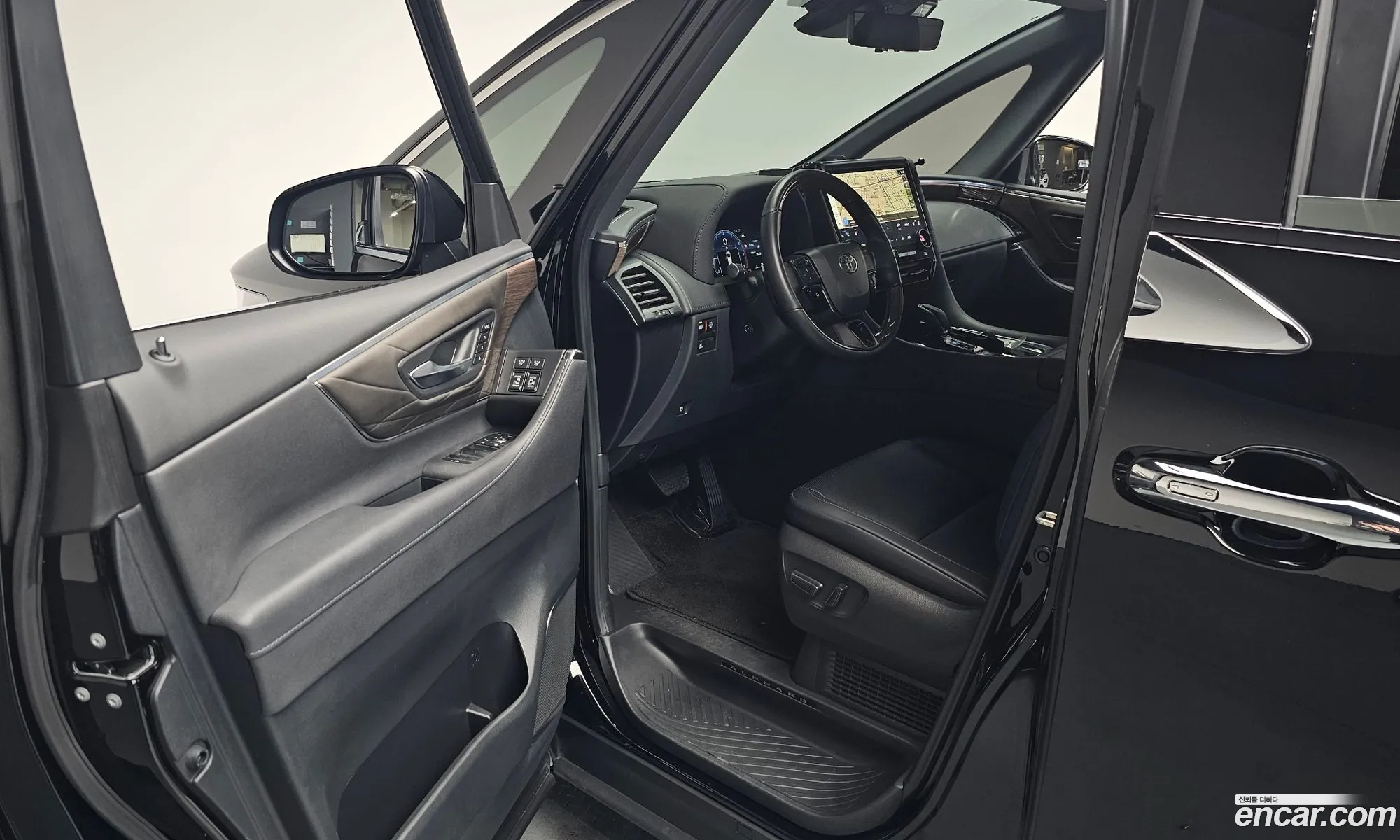 Toyota Alphard 2025 — 29