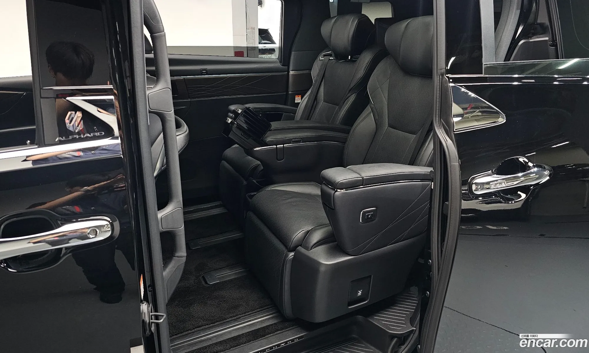 Toyota Alphard 2025 — 20