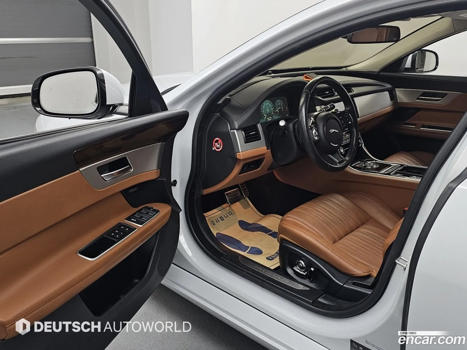Jaguar XF 2016 — 11
