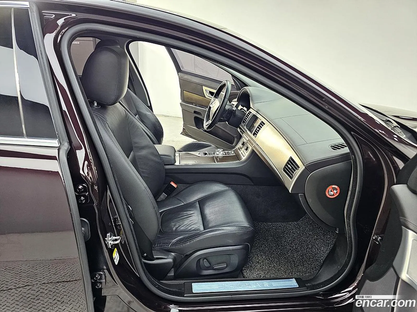 Jaguar XF 2011 — 11