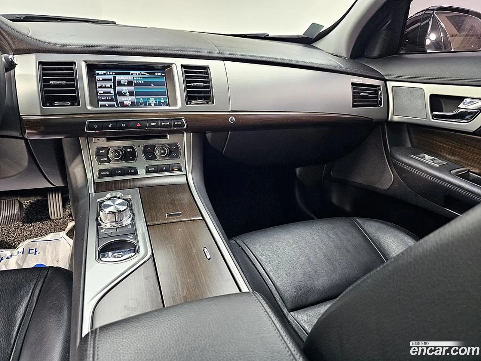 Jaguar XF 2011 — 10