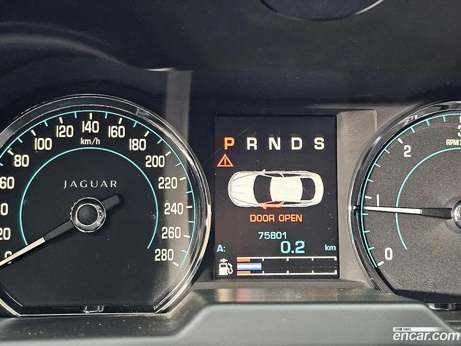 Jaguar XF 2011 — 17