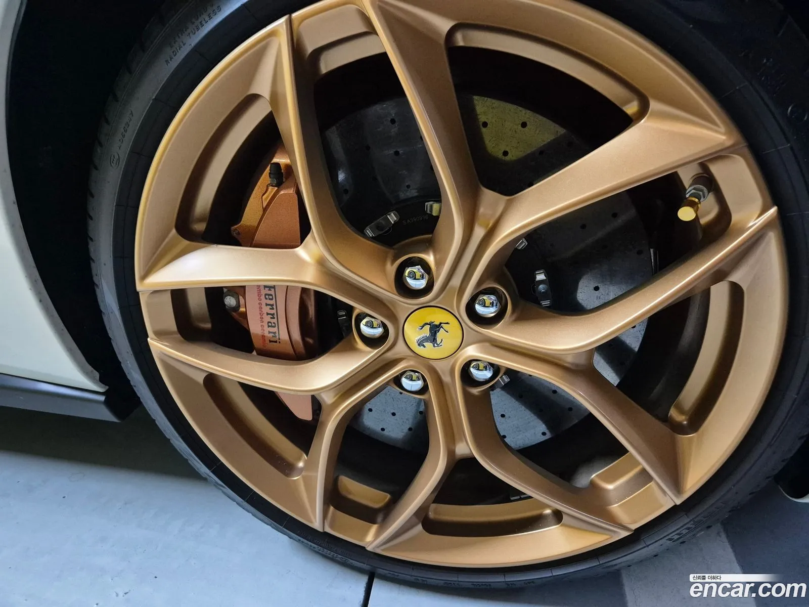 Ferrari GTC4Lusso 2019 — 3