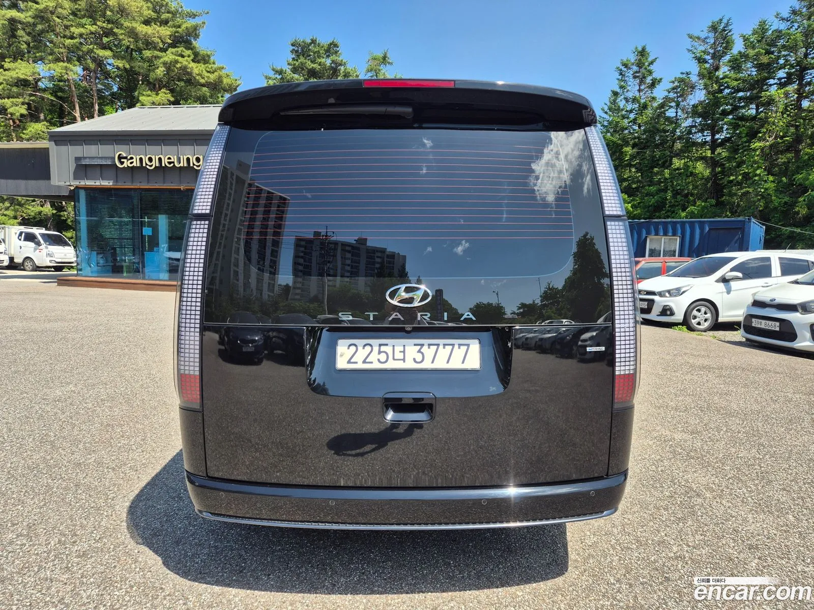 Hyundai Staria 2023 — 2
