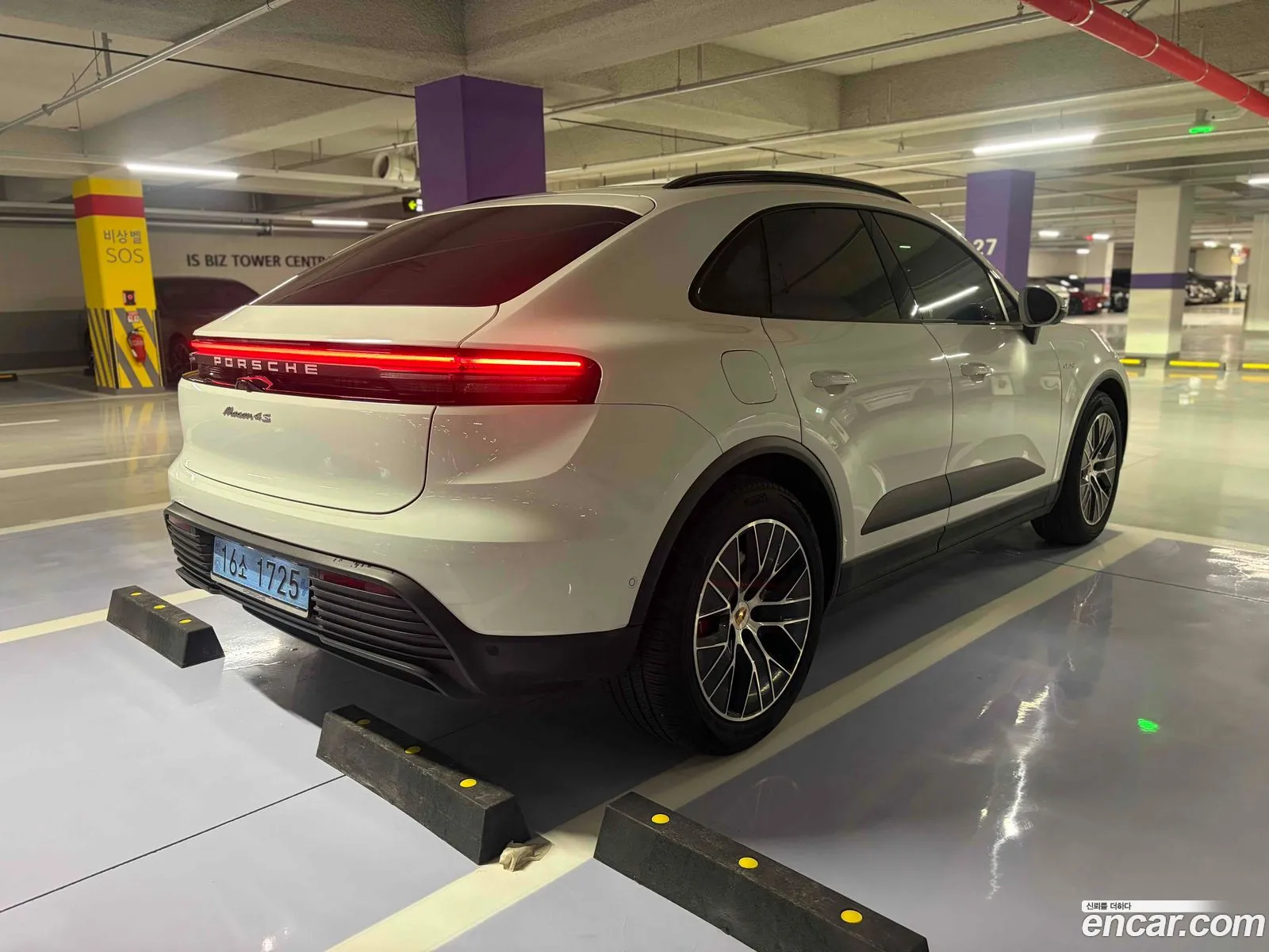 Porsche Macan EV 2025 — 5