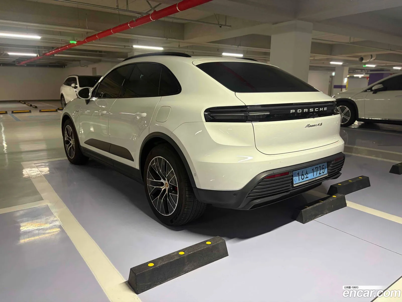 Porsche Macan EV 2025 — 4