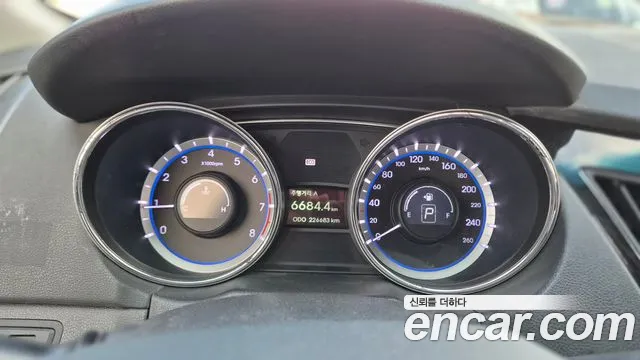Hyundai YF Sonata 2011 — 2