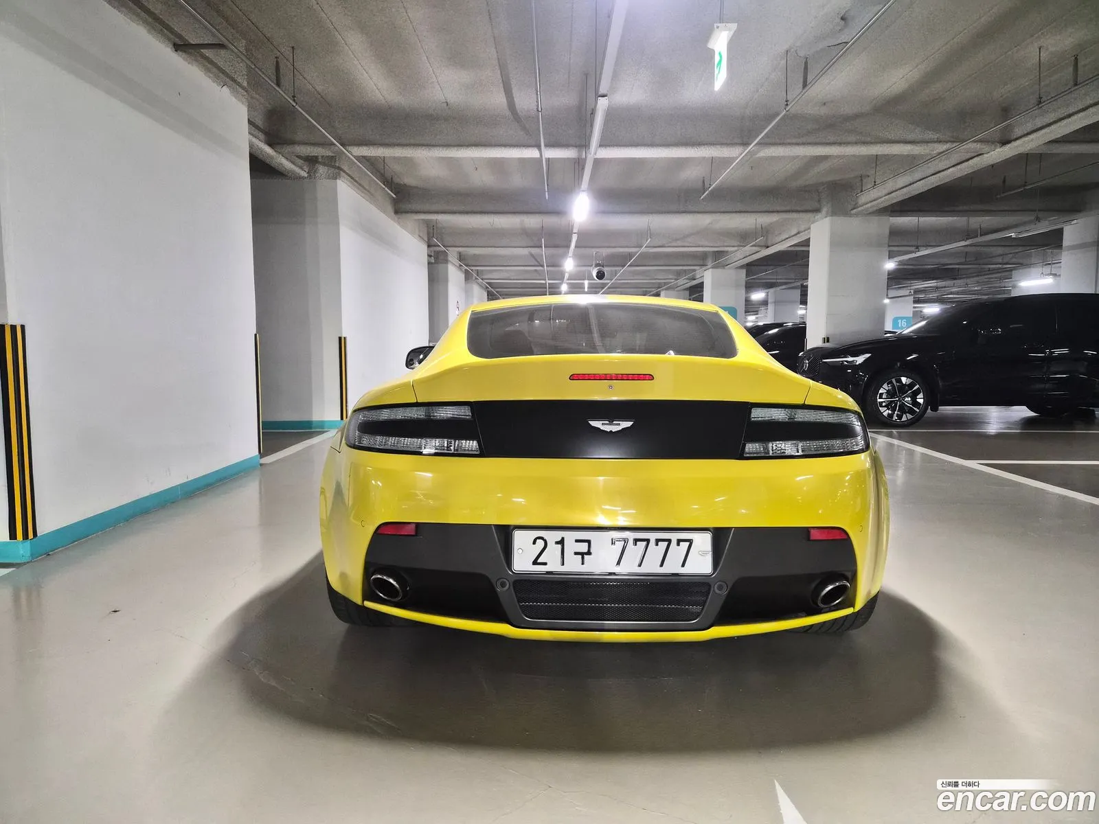 Aston Martin V8 Vantage 2016 — 9