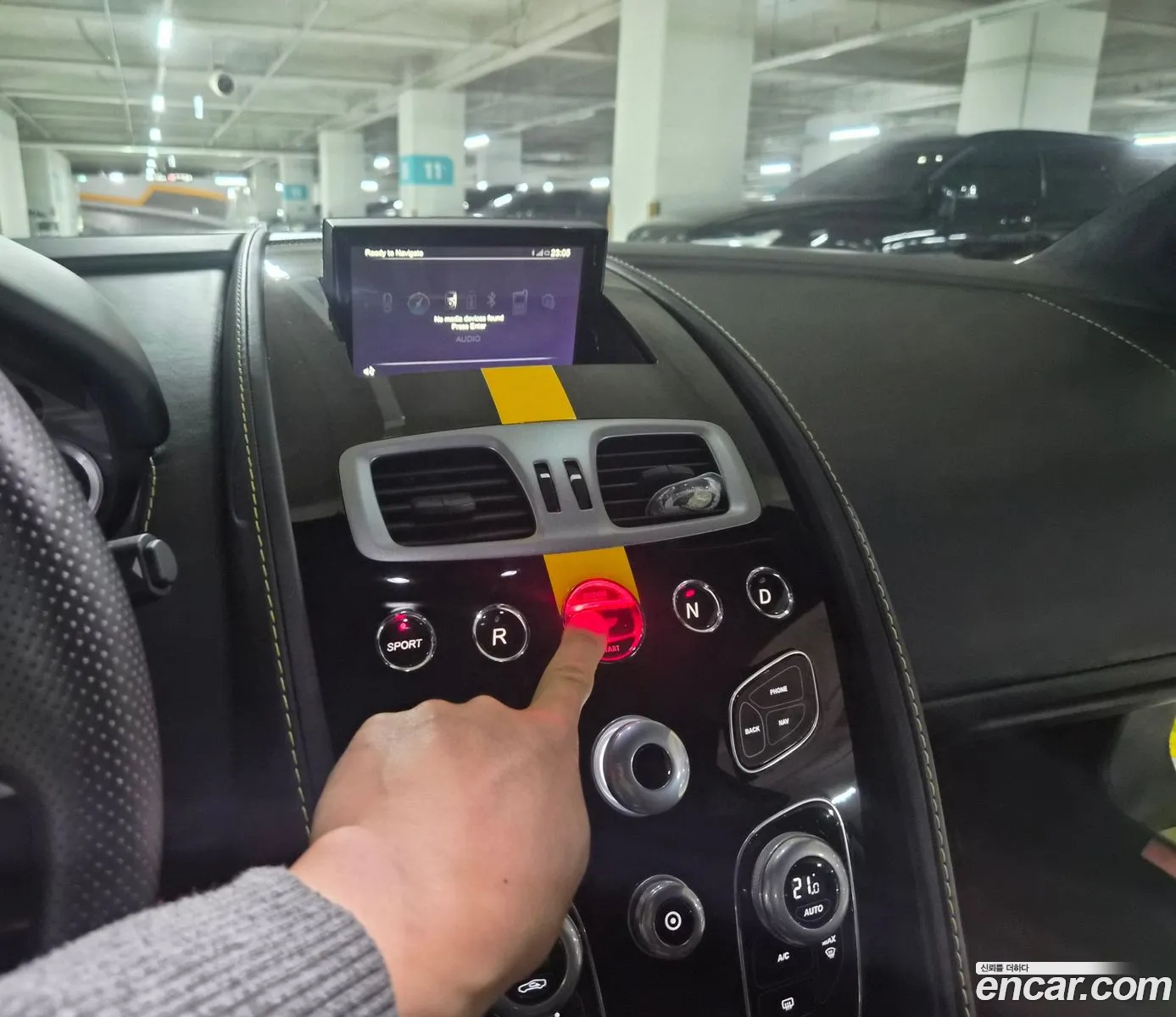 Aston Martin V8 Vantage 2016 — 16