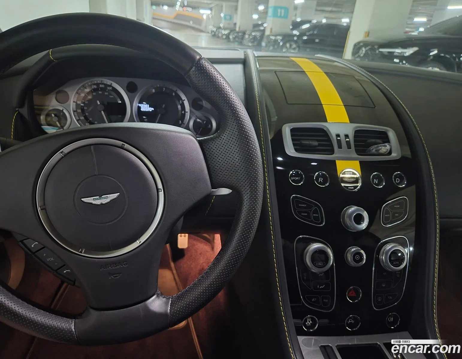 Aston Martin V8 Vantage 2016 — 11