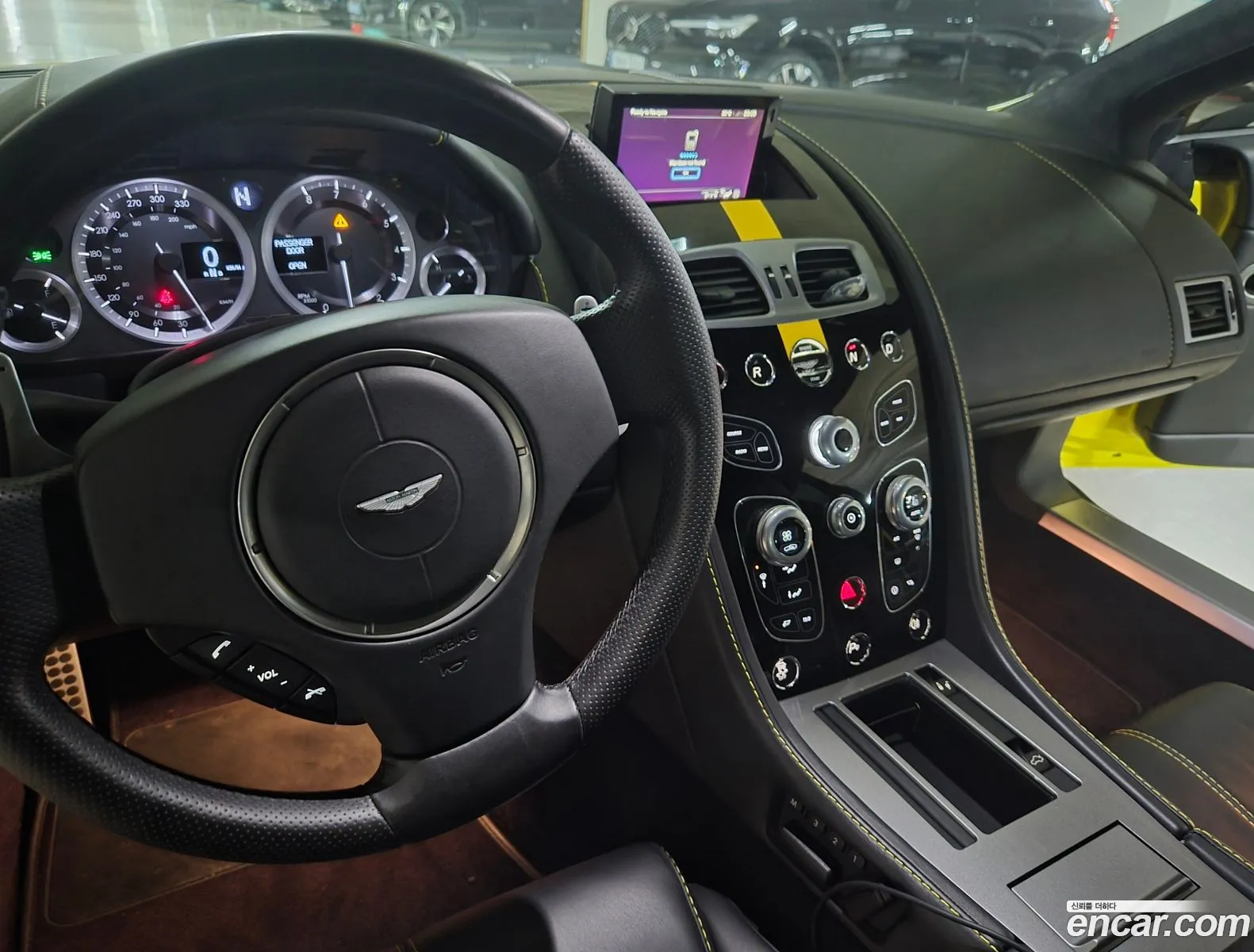 Aston Martin V8 Vantage 2016 — 17