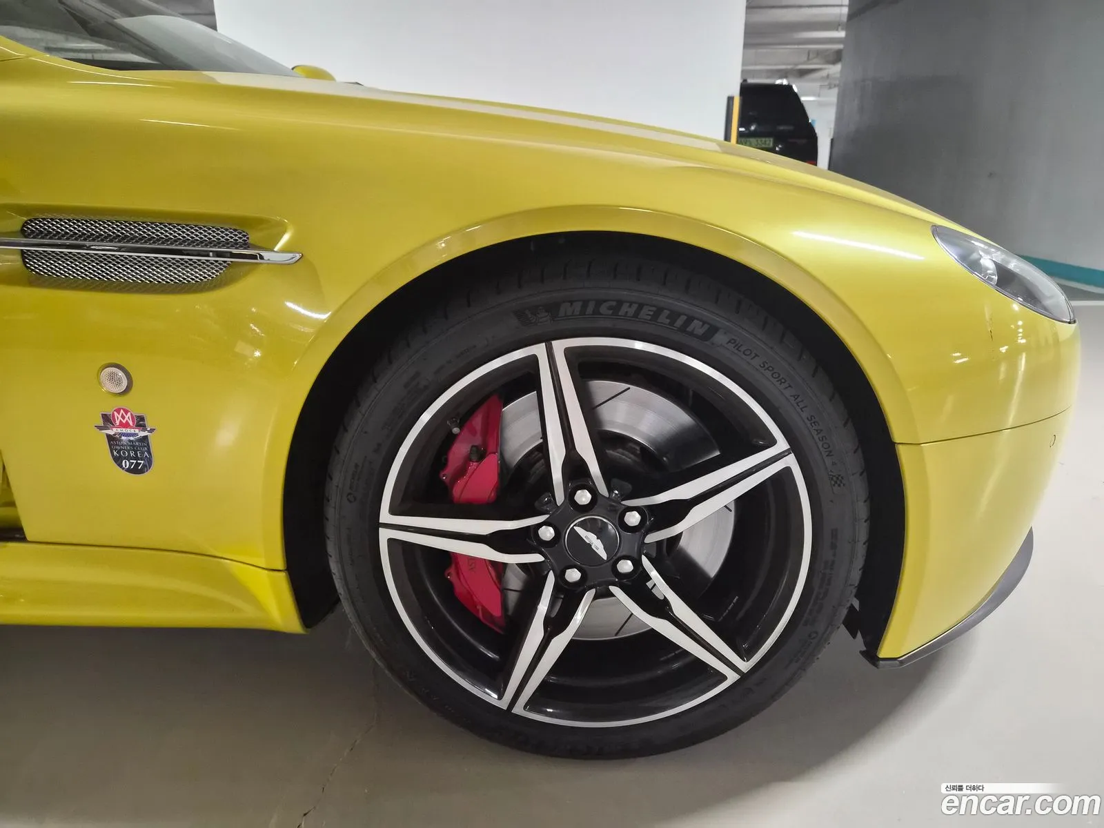 Aston Martin V8 Vantage 2016 — 7