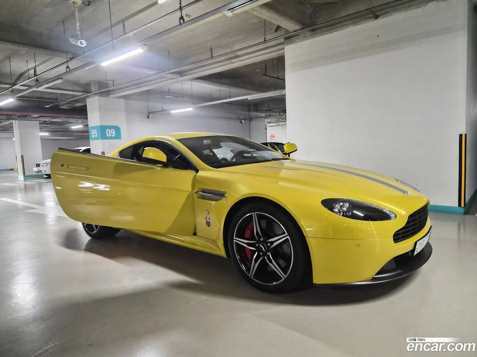 Aston Martin V8 Vantage 2016 — 6