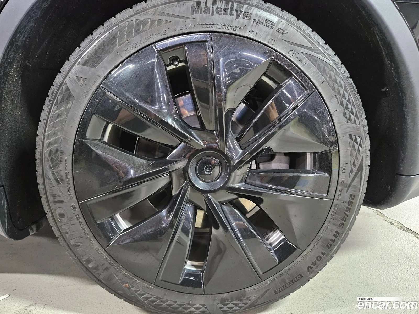 Tesla Model Y 2023 — 5