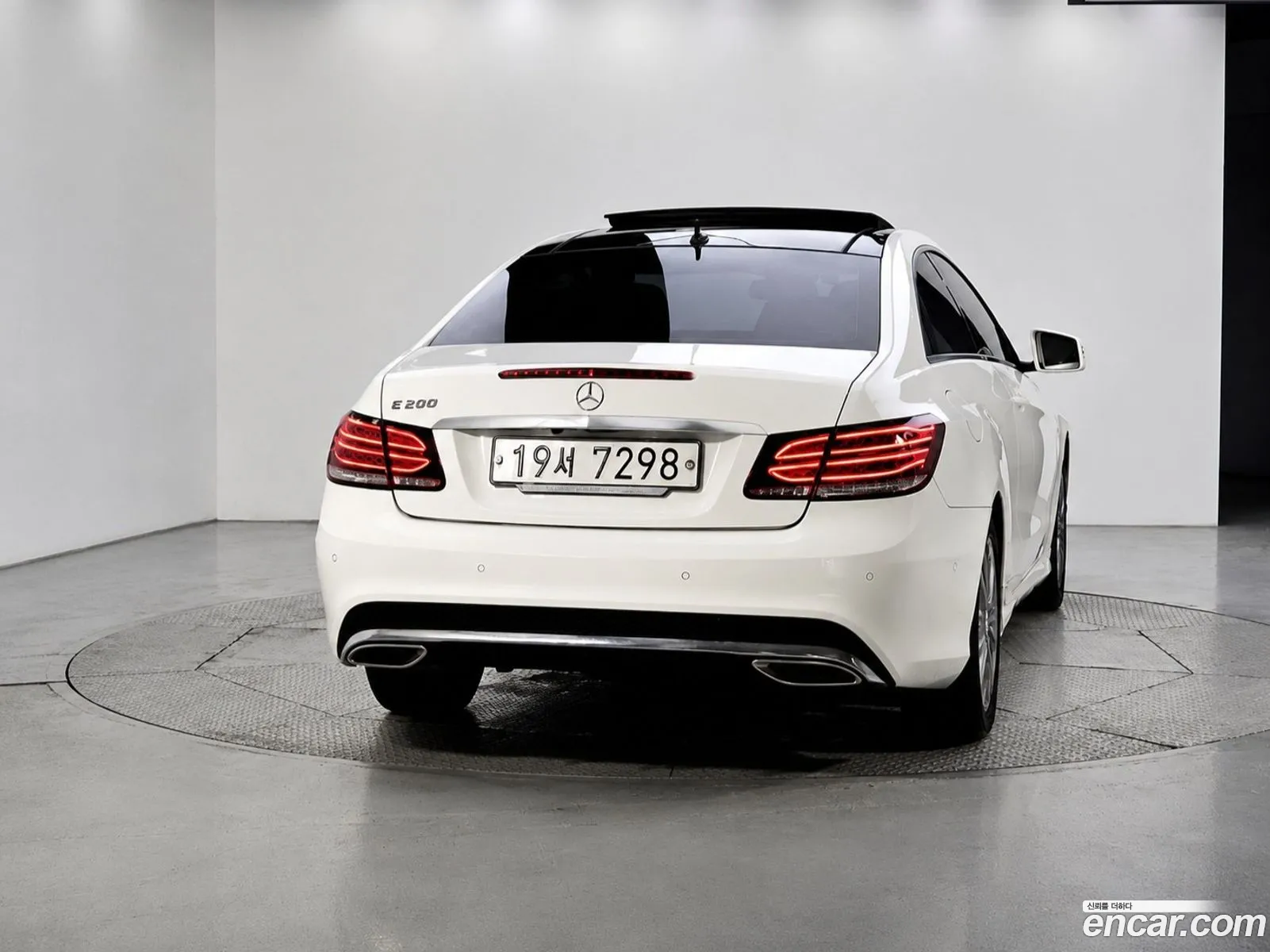 Mercedes-Benz E-Class W212 2014 — 18