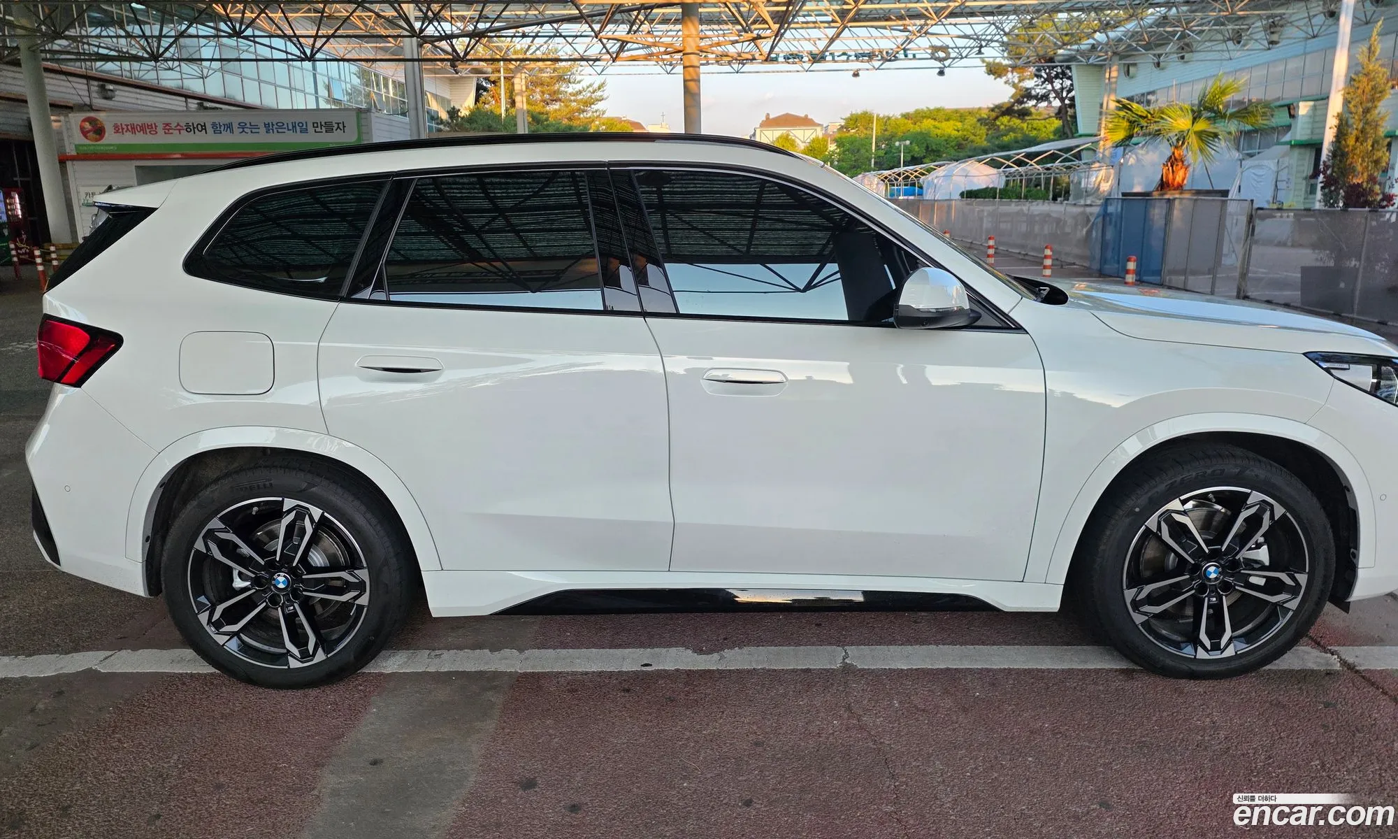 BMW iX1 2025 — 12
