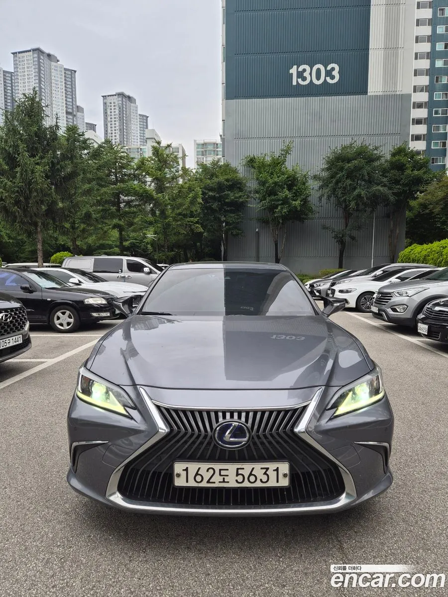 Lexus ES300h 7th Gen 2020 — 6