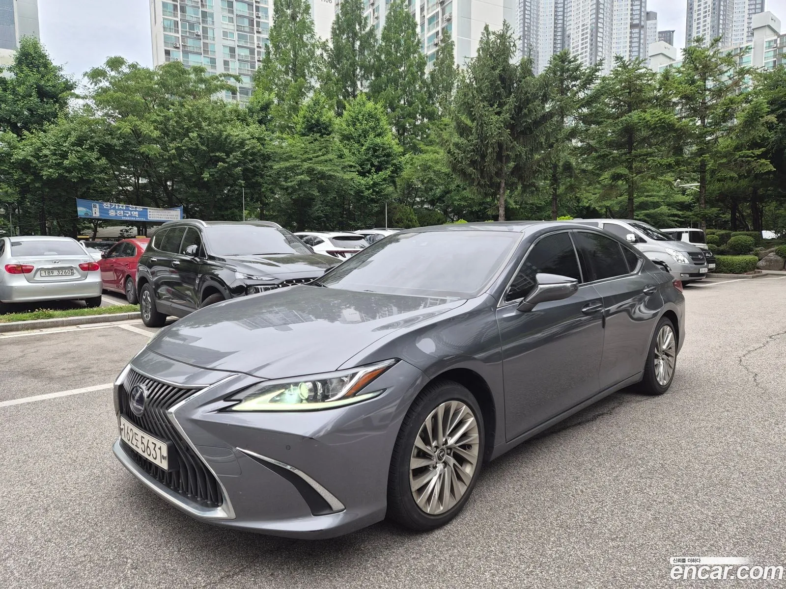 Lexus ES300h 7th Gen 2020 — 3
