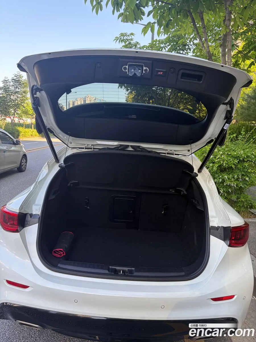 Infiniti Q30