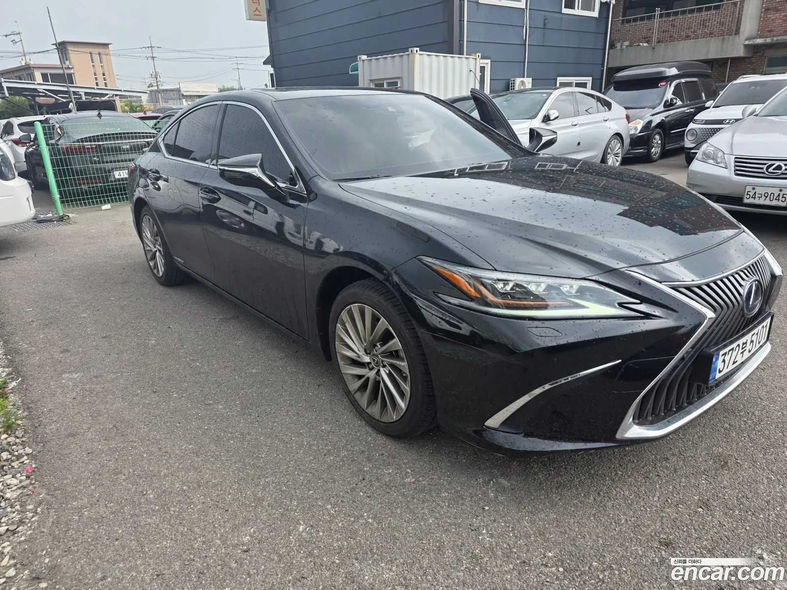 Lexus ES300h 7th Gen 2021 — 3